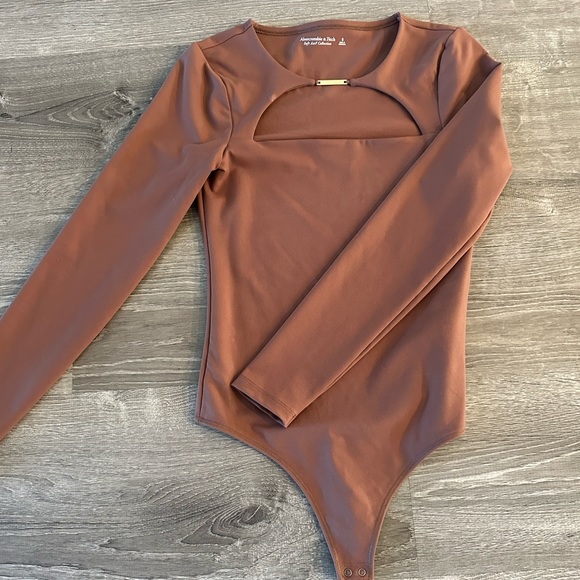 Small Abercrombie body suit - Picture 1 of 3